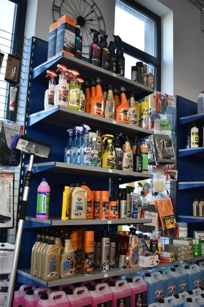 Półka z chemią do czyszczenia